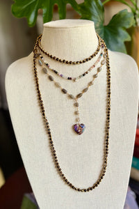 Necklace with labradorite chain with carved agate heart pendant