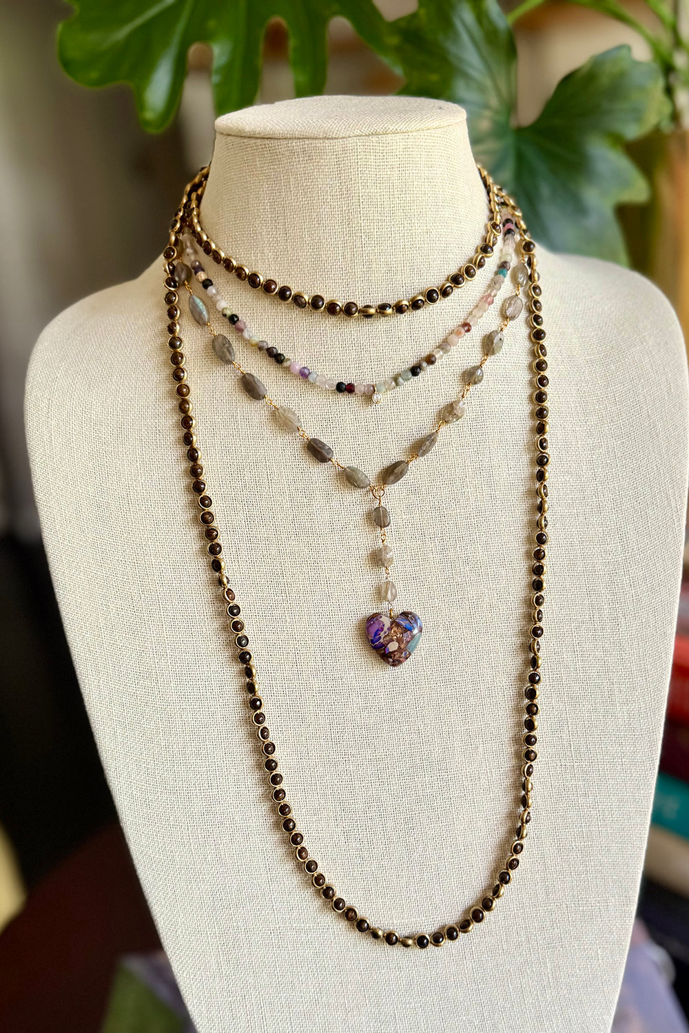 Necklace with labradorite chain with carved agate heart pendant