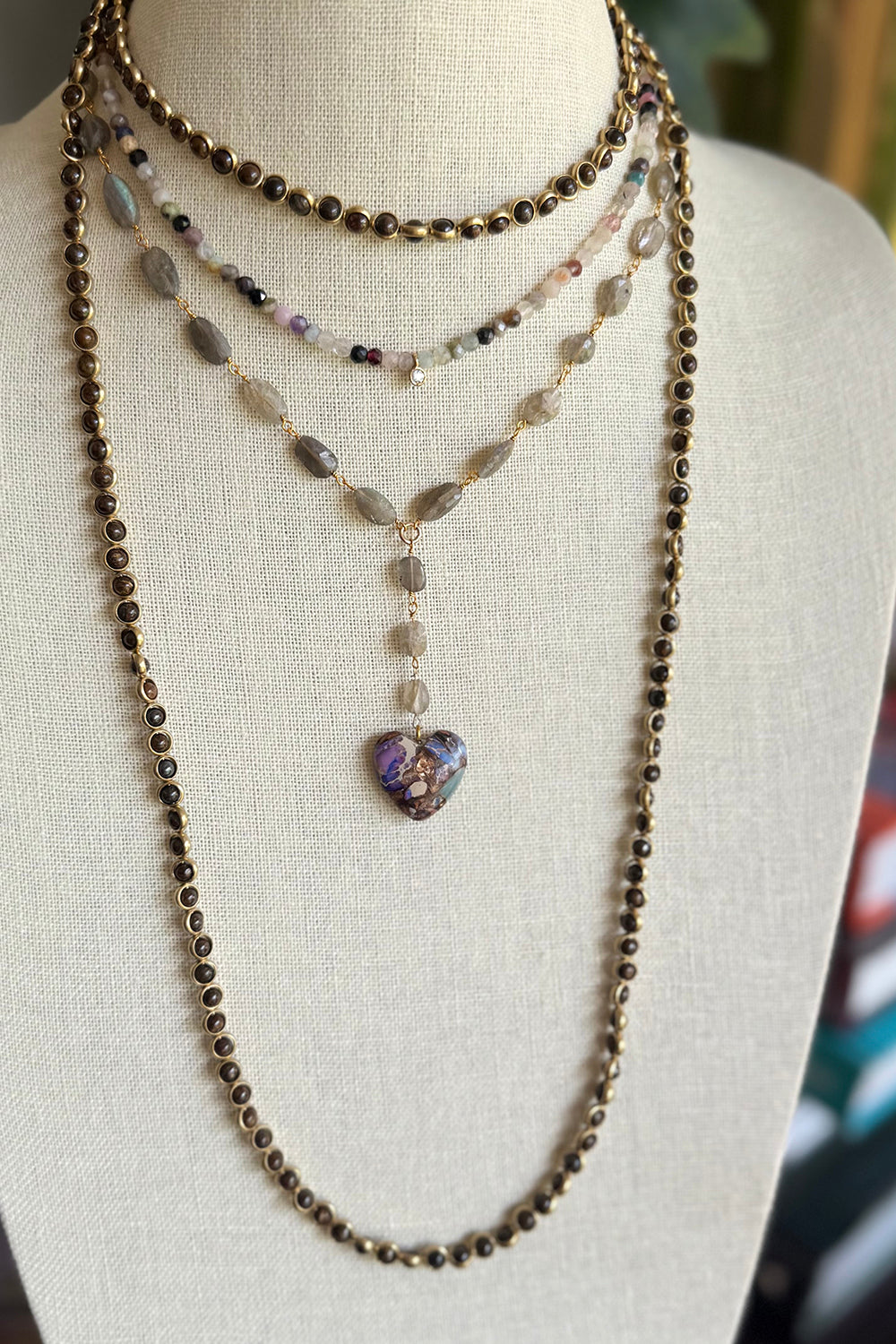 Necklace with labradorite chain with carved agate heart pendant