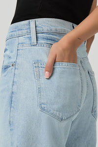 Arellia Ankle Barrel Leg Jean in Fernanda