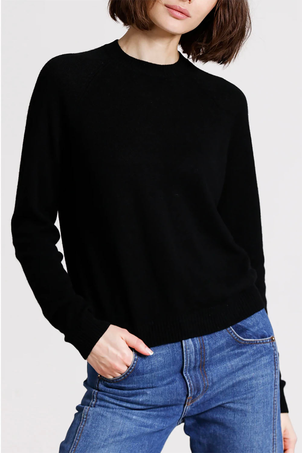 Cashmere 9gg Long Sleeve Shrunken Crew in Black