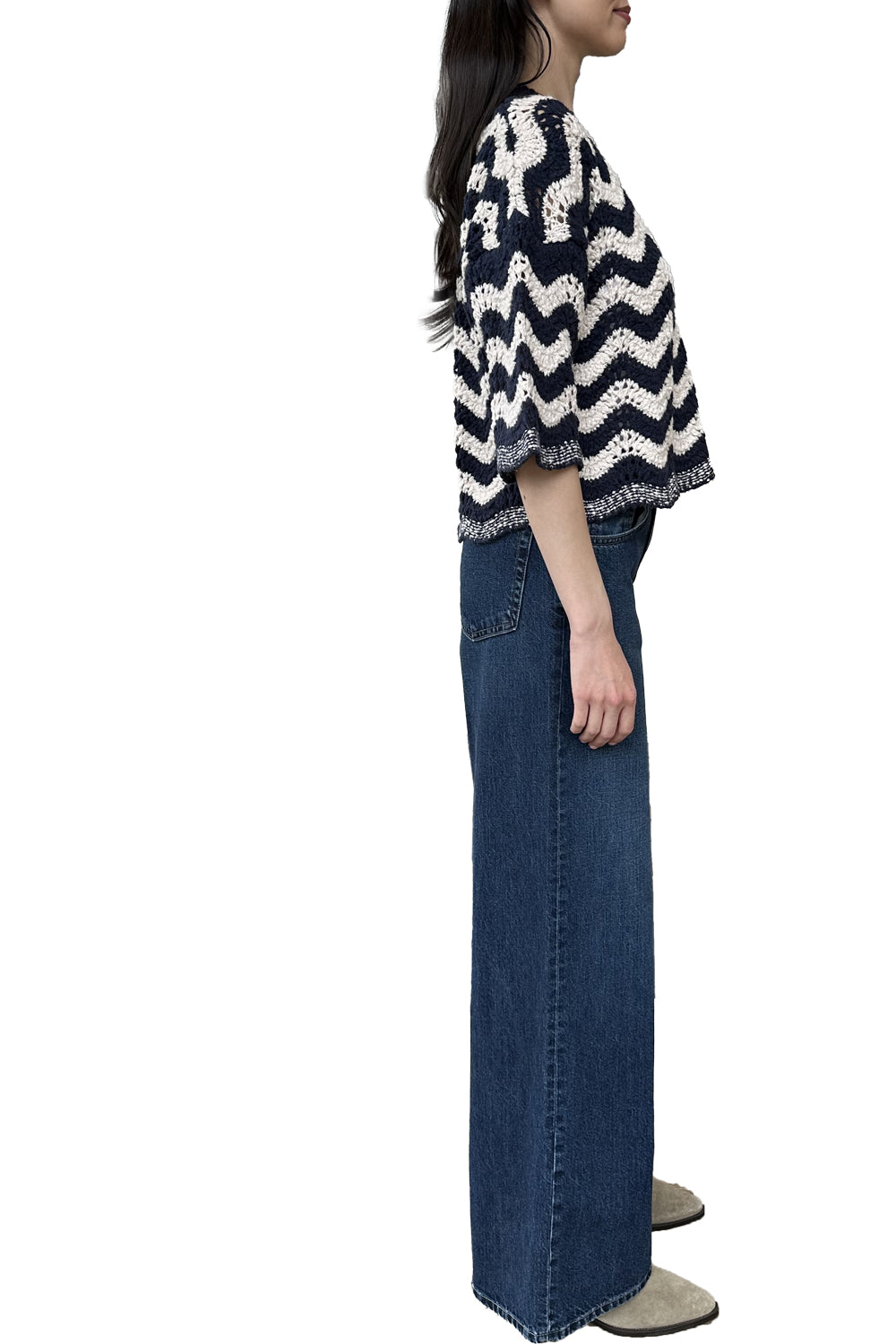 Zig Zag Stitch Short Sleeve Crew W/ Scallop Edge in Navy Sand