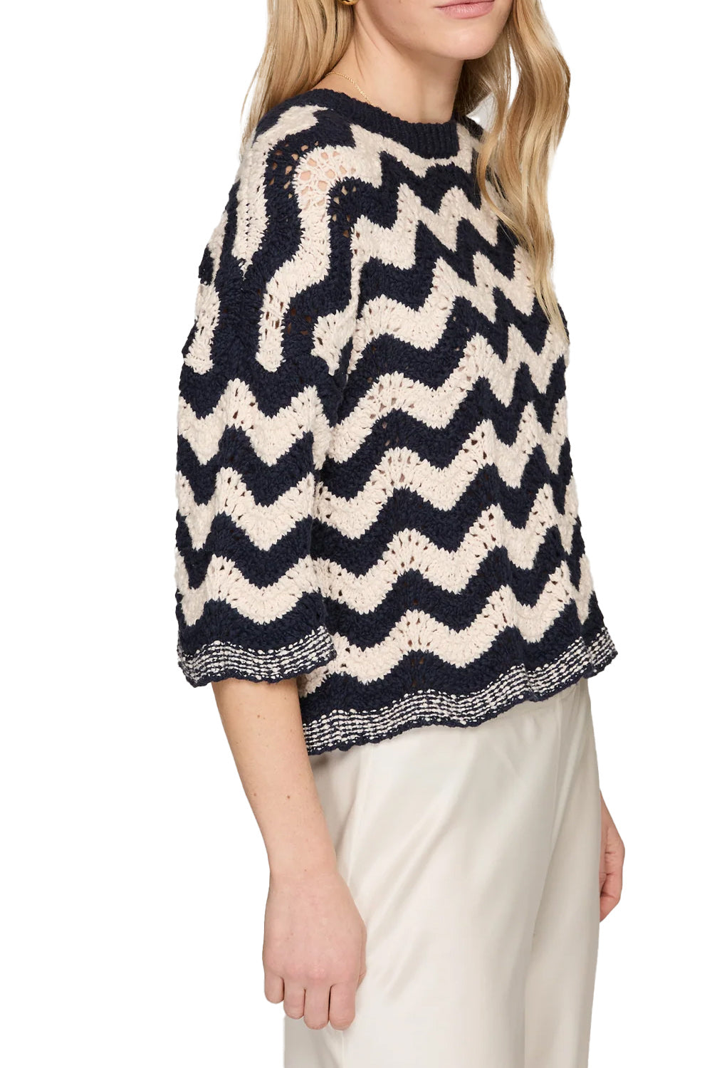 Zig Zag Stitch Short Sleeve Crew W/ Scallop Edge in Navy Sand