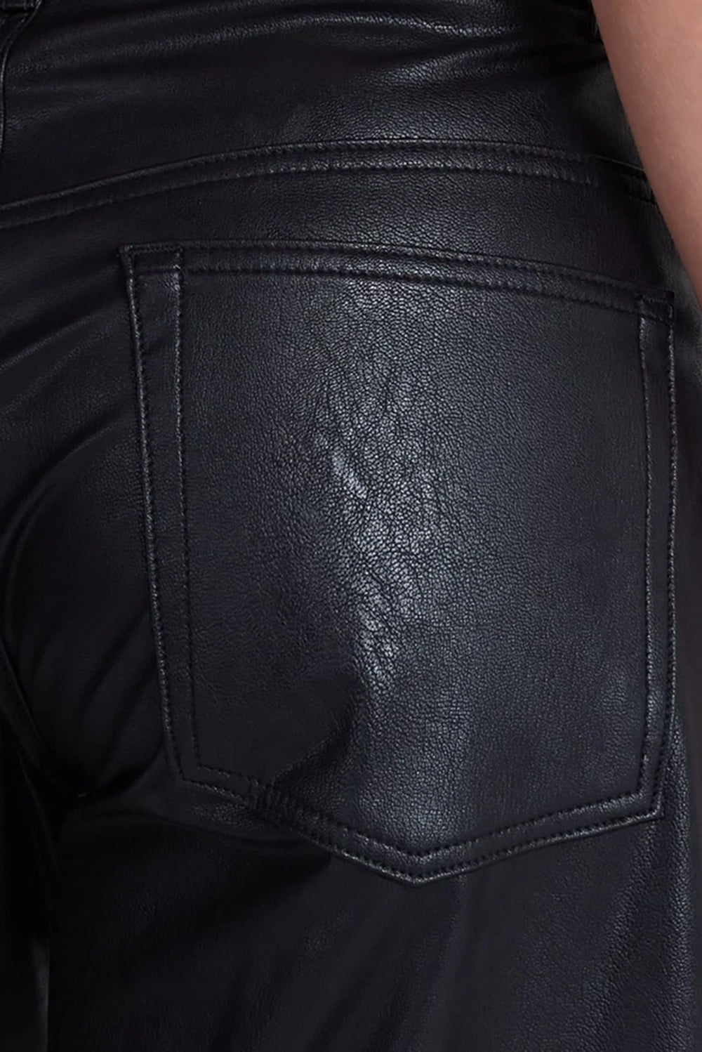 Twisted Barrel in Vegan Leather Black