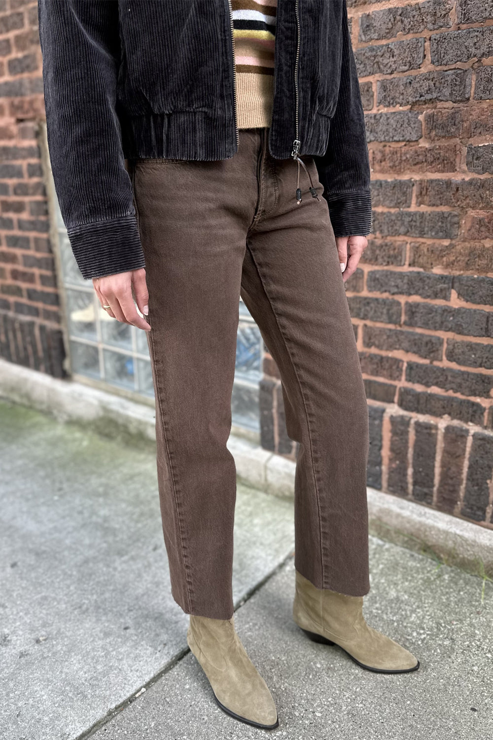 Low Rise Straight in Distressed Brown