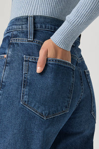 Arellia Ankle Barrel Leg Jean in Soundcheck