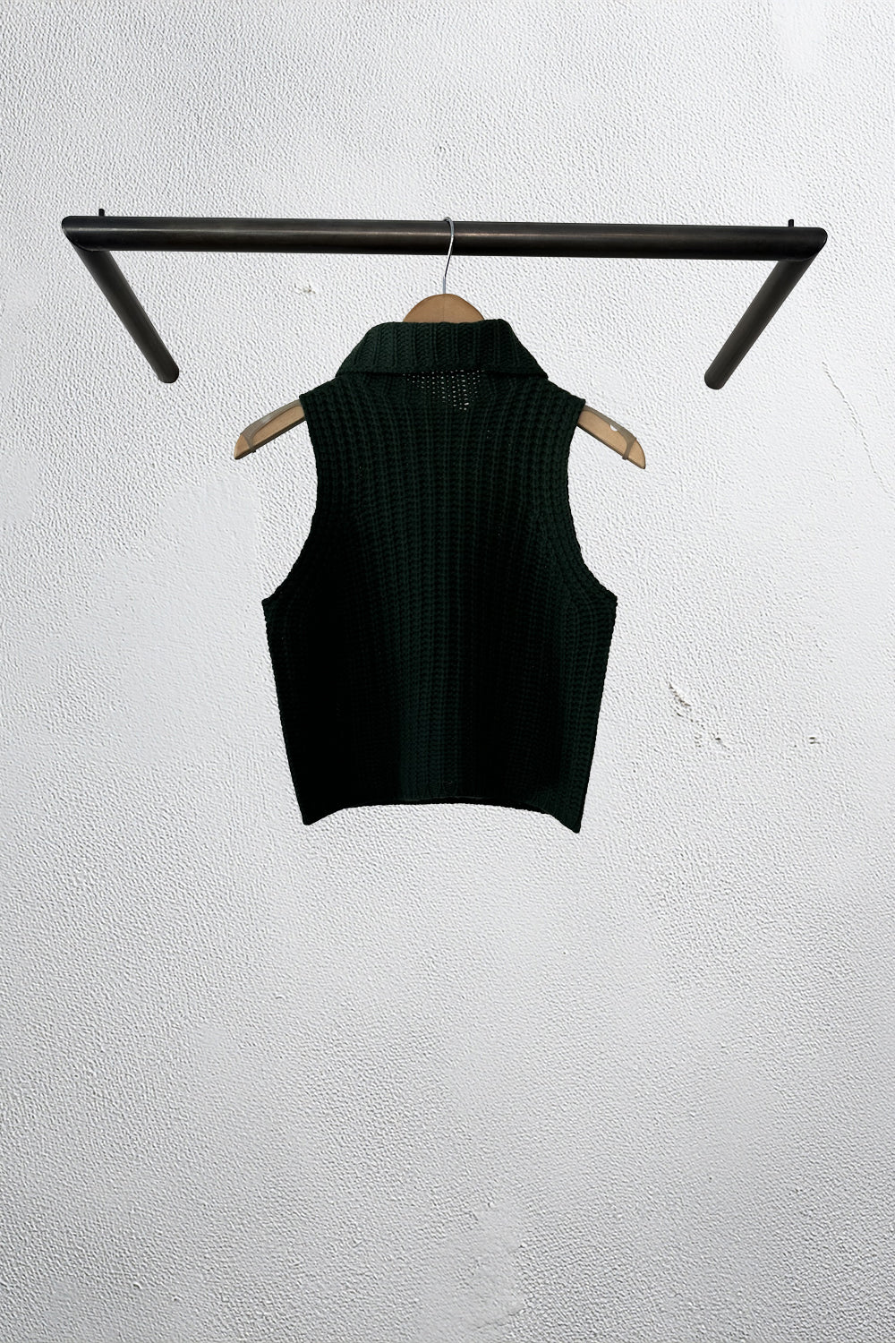 Saige Cropped Cashmere Turtleneck in Hunter Green