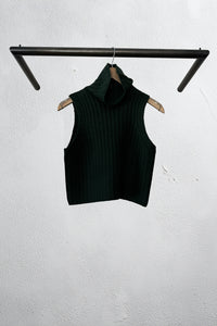Saige Cropped Cashmere Turtleneck in Hunter Green