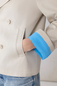 Juliette Short Trench in Stretch Cotton Light Oak