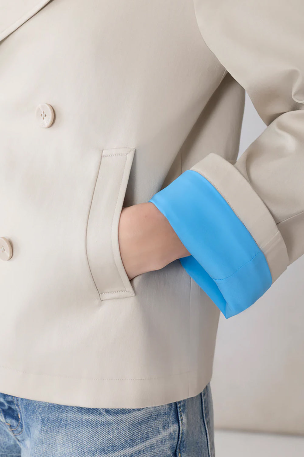 Juliette Short Trench in Stretch Cotton Light Oak