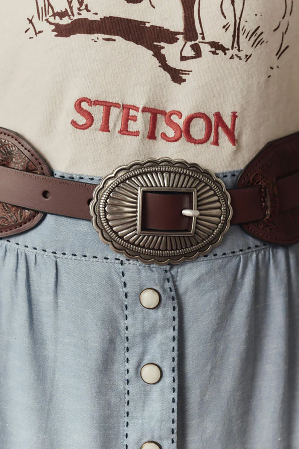 The Tooled Waist Belt in Brown with Silver