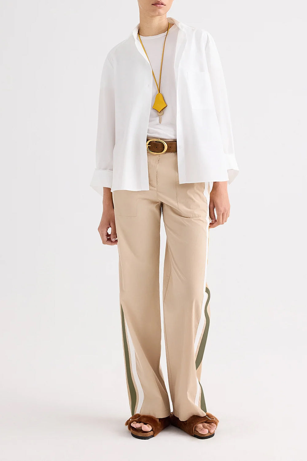 Isabelle Pant in Sandstone