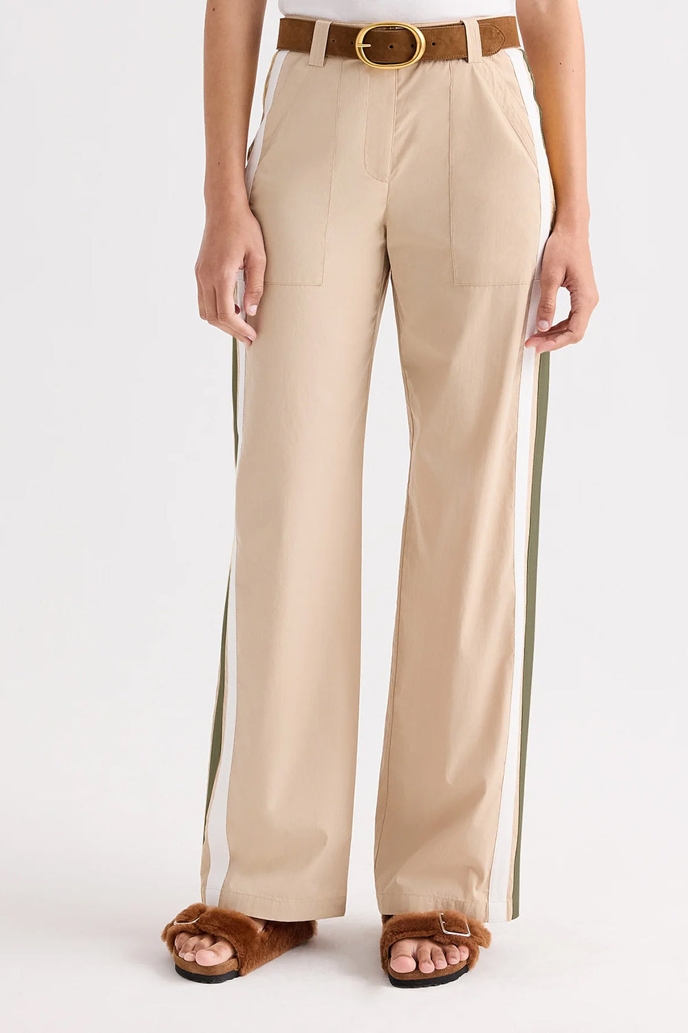Isabelle Pant in Sandstone