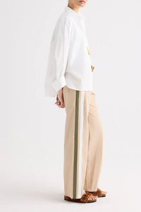Isabelle Pant in Sandstone
