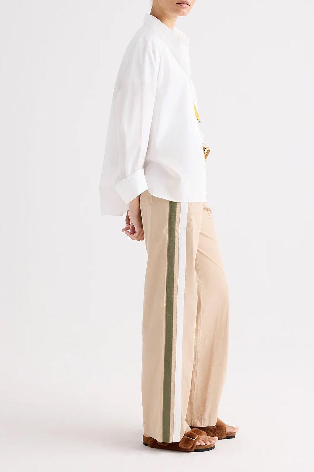 Isabelle Pant in Sandstone
