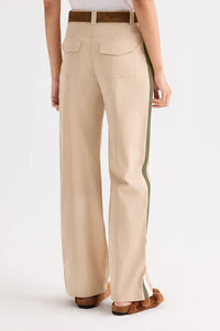 Isabelle Pant in Sandstone