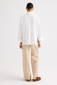 Isabelle Pant in Sandstone