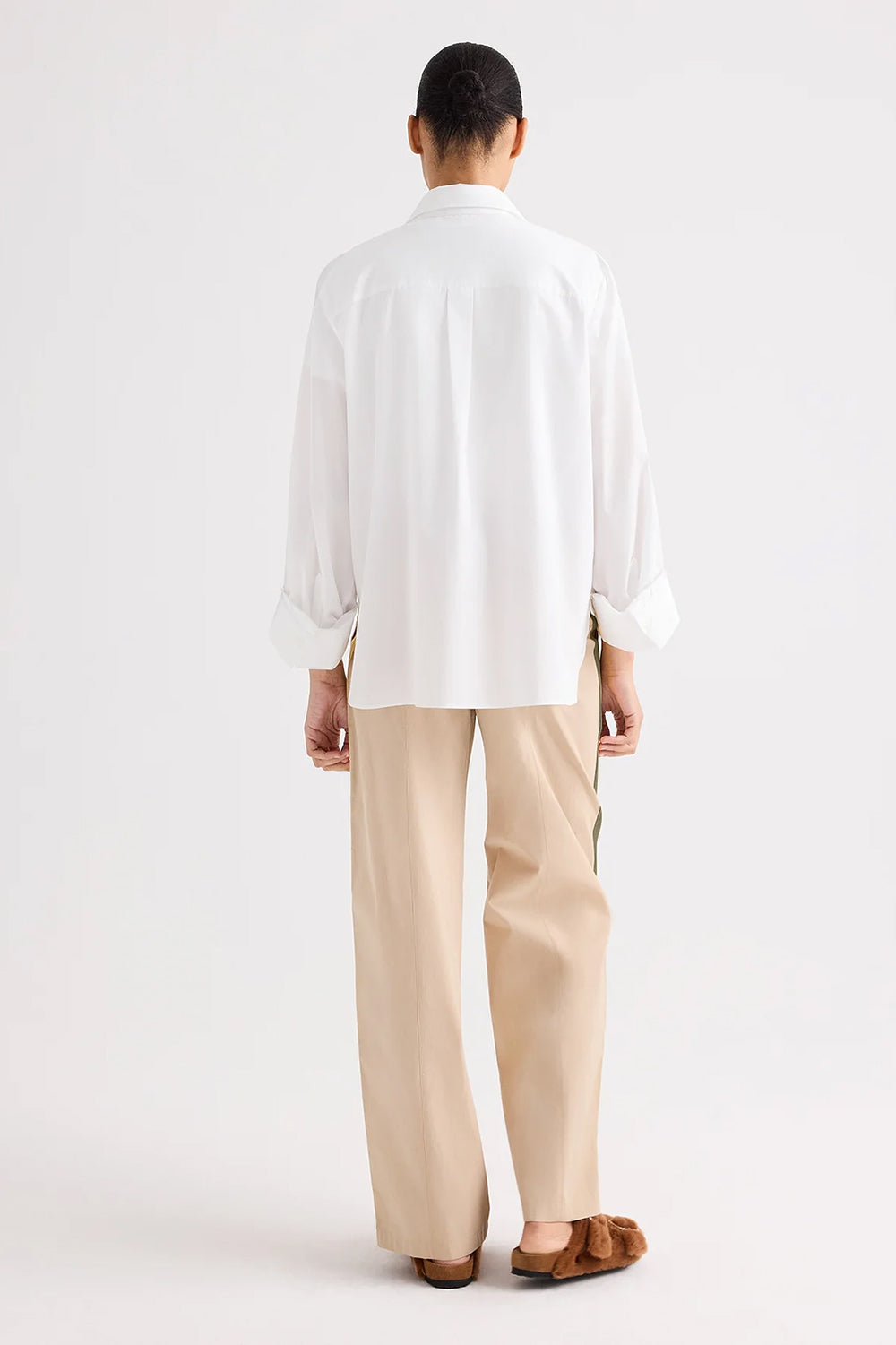 Isabelle Pant in Sandstone