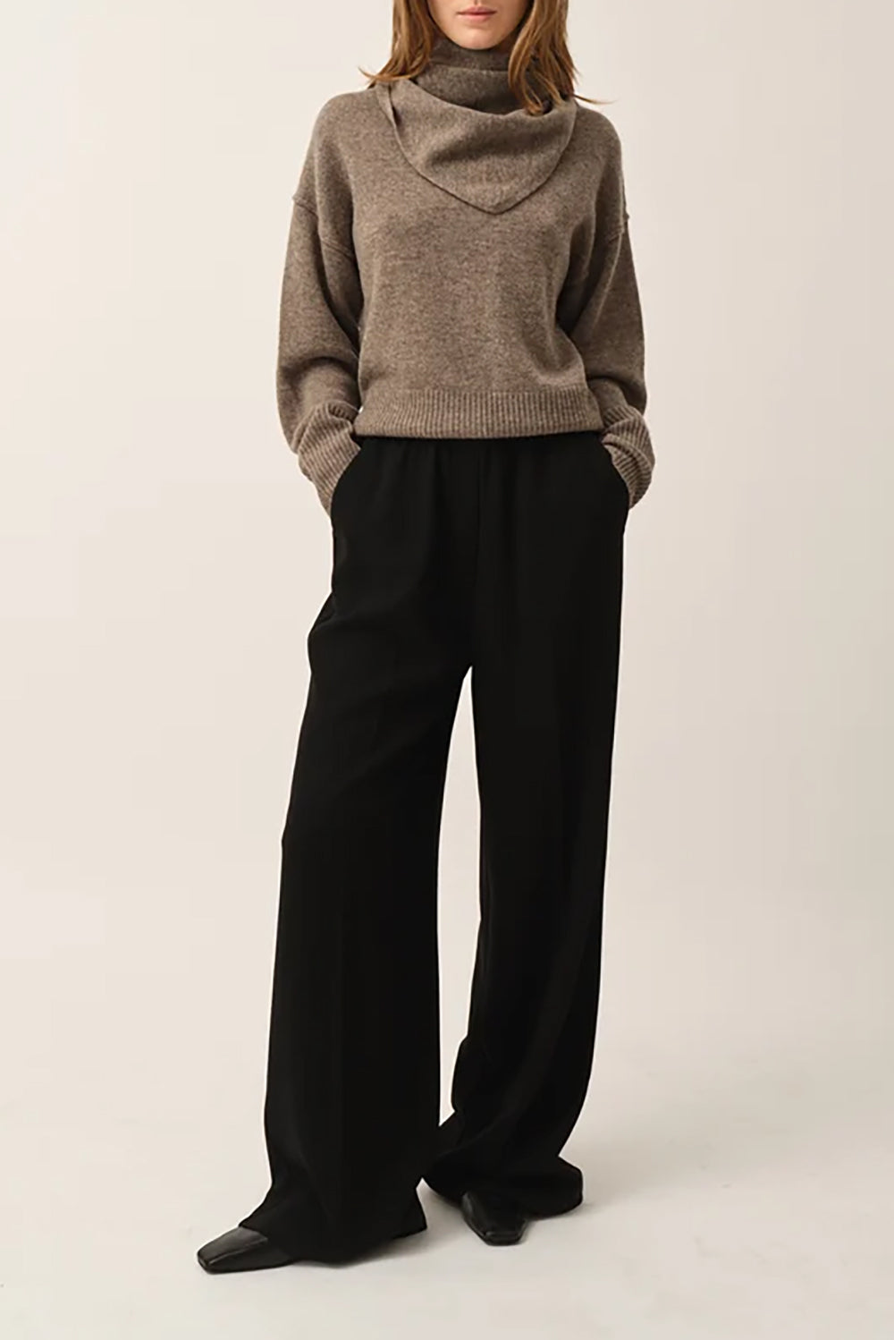 Crepe Logo Pants in Black