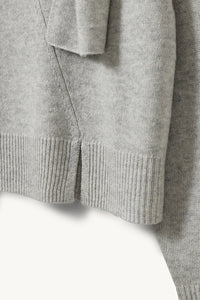 Volmer Scarf Sweater in Heather Grey Melange