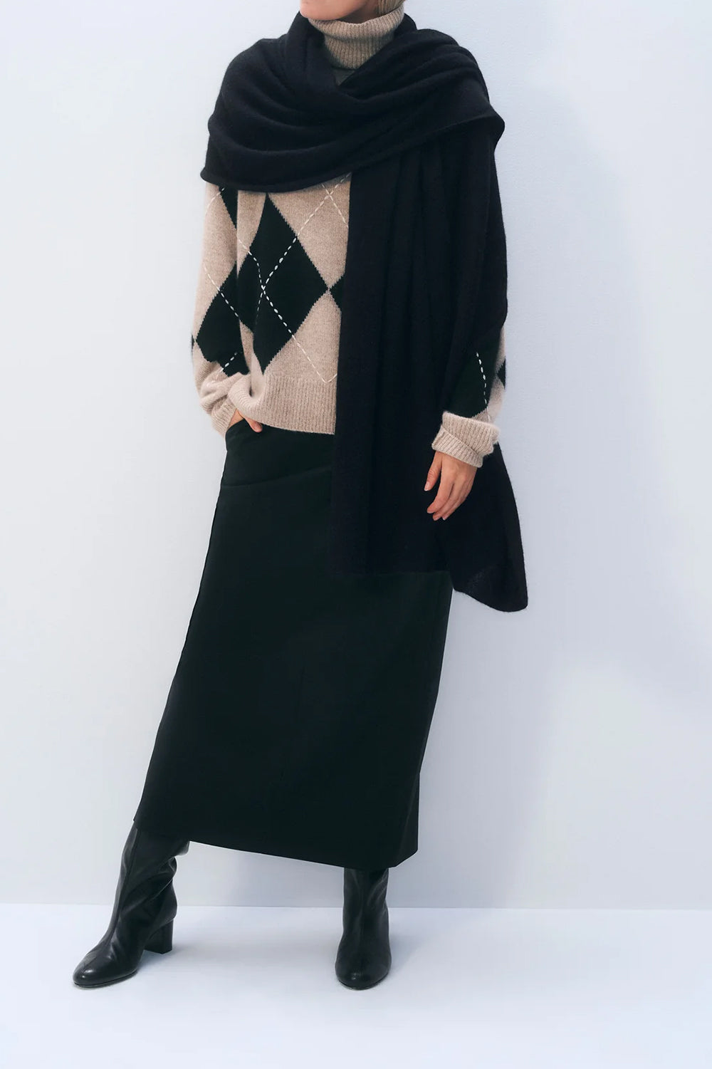 Cashmere Travel Wrap in Black