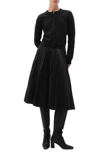 Essential Cashmere Crewneck Cardigan in Black