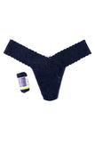 Signature Lace Low Rise Thong in Navy