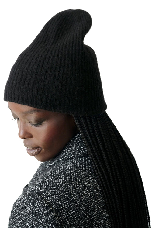Cashmere Plush Rib Beanie in Black