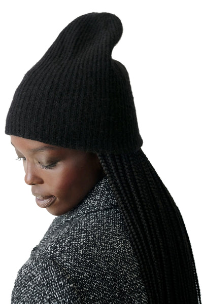 Cashmere Plush Rib Beanie in Black